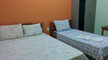 Quarto triplo | Frigobar, Wi-Fi de cortesia, roupa de cama
