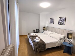 Deluxe Apartment, Ensuite (Jurásico) | 1 bedroom - Apartamentos Plaza del Torico (Teruel)