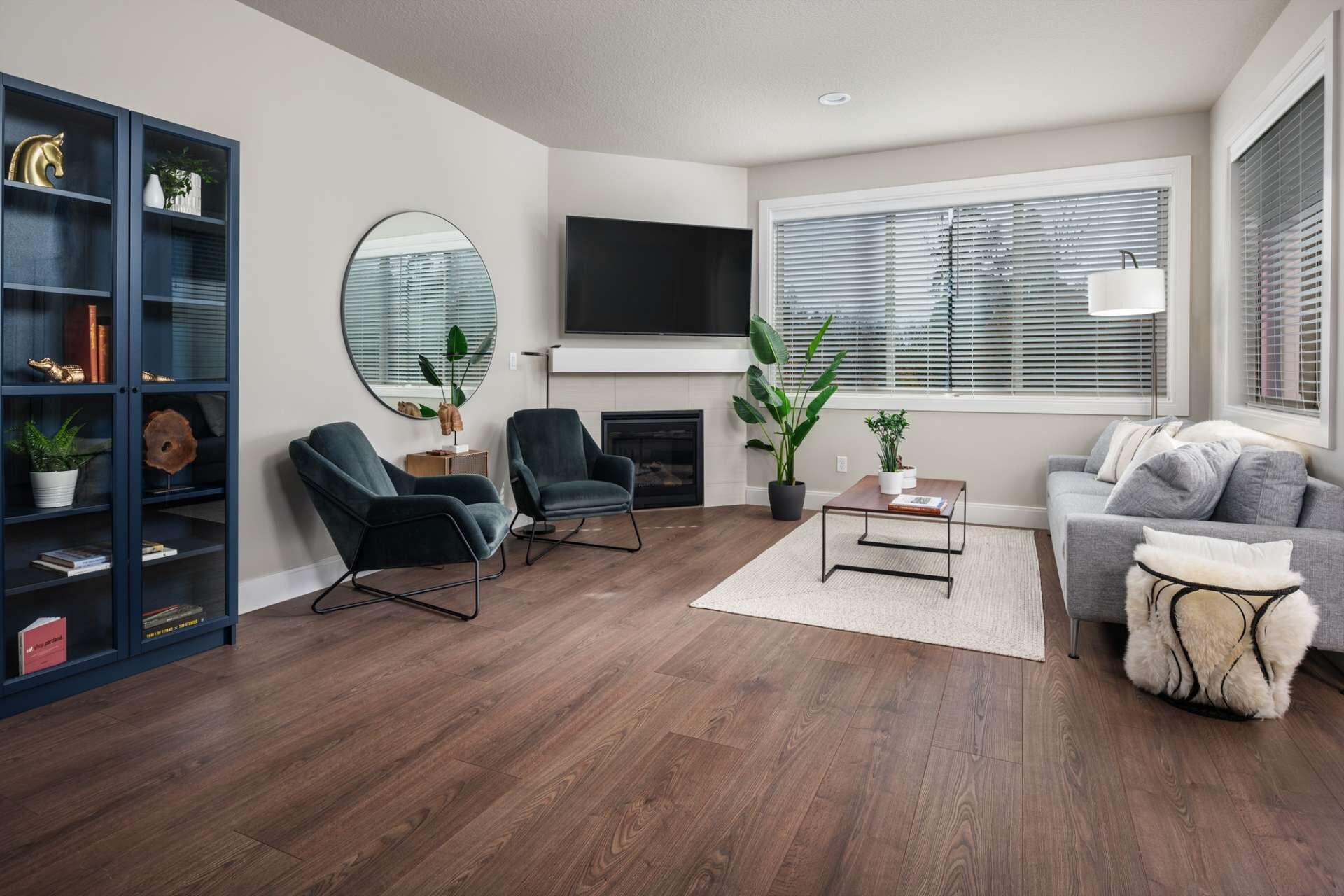 New SE Portland, Pet Friendly, Bright Open Floor Plan, Foosball Table, Next to MAX Station