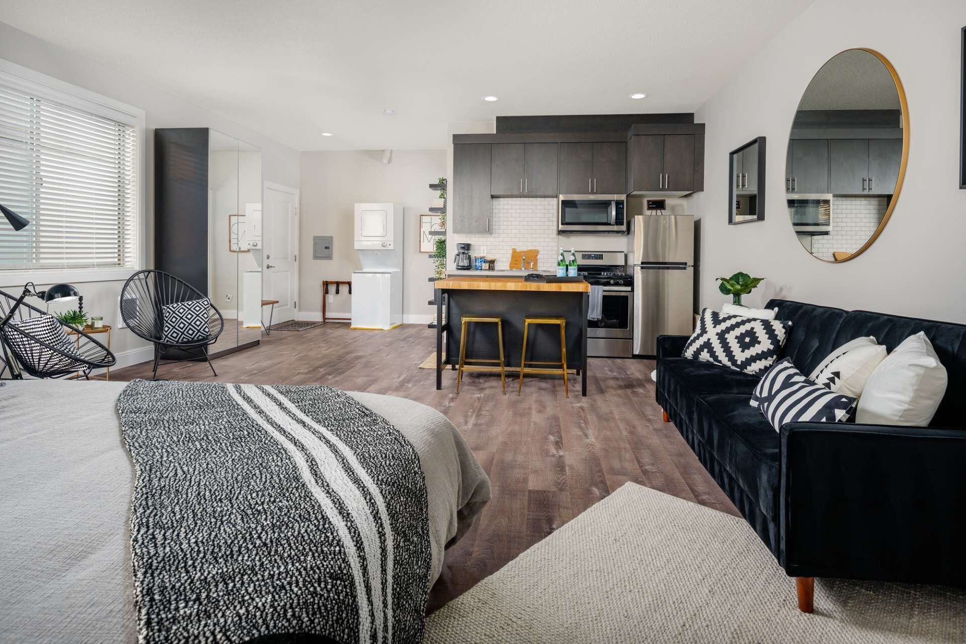 Brand New Southeast Portland Studio, Bright Open Floor Plan, Next to MAX Station, 7 Miles 2 Downtown