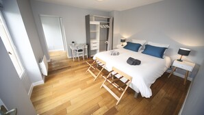 A bedroom with a bed, bedside tables, a desk, a wardrobe, and a chair. - Beautiful house to share with friends or family (Nanteuil-sur-Marne)