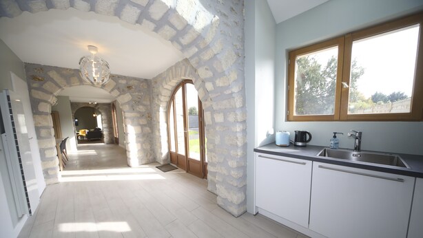 A kitchen with stone walls, a window, and a countertop. - Beautiful house to share with friends or family (Nanteuil-sur-Marne)