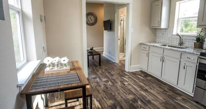 Beautiful Guest House on New Built Home Near Downtown