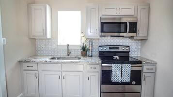 Apartment (1 Bedroom) | Private kitchen | Fridge, microwave, oven, coffee/tea maker