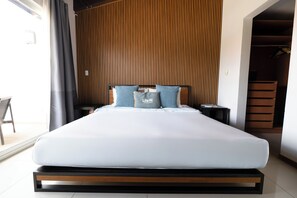 2 Schlafzimmer, Schreibtisch, Bügeleisen/Bügelbrett, Reisekinderbett