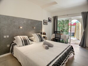 舒适双人房, 热水浴缸 | 高档床上用品、特色装修、特色家居、笔记本电脑工作区