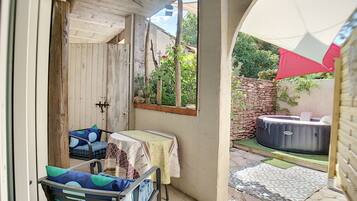 Chambre Double Confort, bain Ă remous | Terrasse/Patio