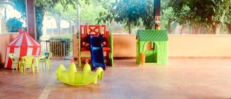 Children’s play area – outdoor