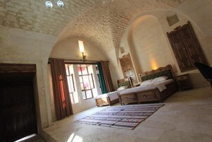 家庭套房 | 迷你吧、办公桌、隔音、熨斗/熨板