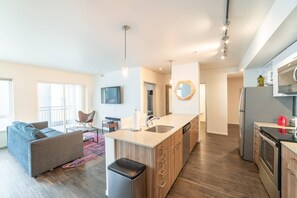 Oven, stovetop, dishwasher, cookware/dishes/utensils - Brand New! Clean 2br/2ba w Rooftop + Gym + Parking (Bellevue)
