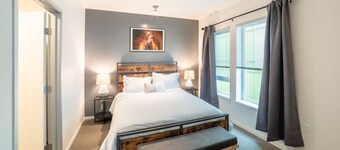 Brand New! Clean 2br/2ba w Rooftop + Gym + Parking