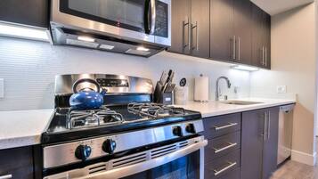 Oven, stovetop, dishwasher, coffee/tea maker