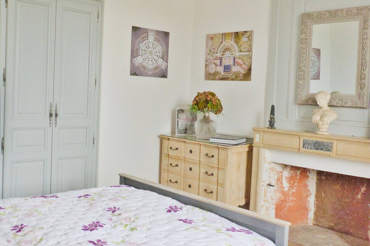 Minibar, in-room safe, individually decorated, individually furnished