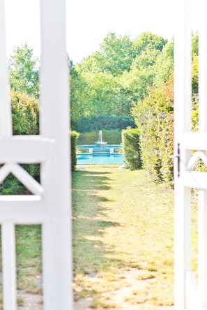 Seasonal outdoor pool, open 10:00 AM to 5:00 PM, sun loungers