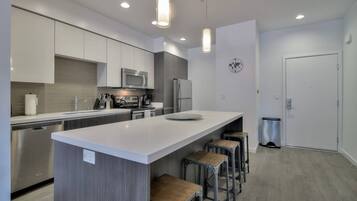 Oven, stovetop, dishwasher, coffee/tea maker