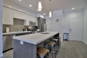 Oven, stovetop, dishwasher, coffee/tea maker