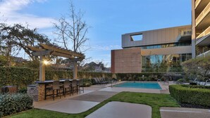 Pool - Designer Urban Flat 1BR - DT Palo Alto by Stanford (Palo Alto)