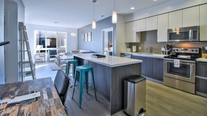 Private kitchen - Eye-catching Urban Flat Huge 2BR by Levi's + Cisco (San Jose)