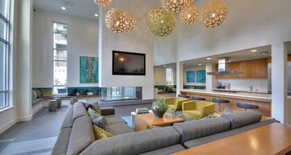 Platinum Edition 2BR Urban Flat - Pool/spa & More