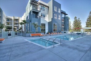 Outdoor pool - Platinum Edition 2BR Urban Flat - Pool/spa & More (San Jose)
