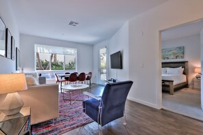 TV, stereo - Platinum Edition 2BR Urban Flat - Pool/spa & More (San Jose)