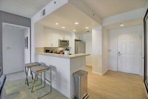 Oven, stovetop, dishwasher, coffee/tea maker - Urban Flat @ RW City (Redwood City)