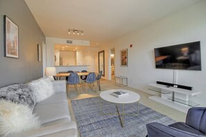 TV, stereo - Urban Flat @ RW City (Redwood City)