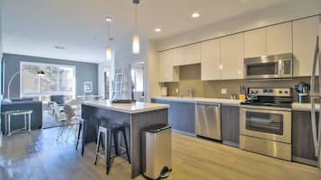 Oven, stovetop, dishwasher, coffee/tea maker