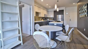 Coffee/tea maker, oven, stovetop, dishwasher - Central 2BR Urban Flat in @sanjose - Close to All! (San Jose)