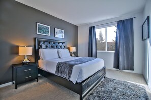 2 bedrooms, iron/ironing board, free WiFi, bed sheets - Central 2BR Urban Flat in @sanjose - Close to All! (San Jose)