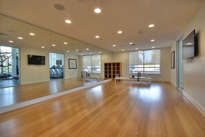 Fitness facility - Massive Urban Flat 2BR W/natural Lighting by Cisco (San Jose)