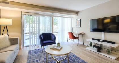 Incredible Urban Flat 2BR In Sunnyvale W/ Pool!