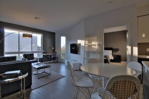 TV - Exceptional Urban Flat in Heart of Silicon Valley! (San Jose)