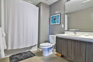 Bathroom - Exceptional Urban Flat in Heart of Silicon Valley! (San Jose)