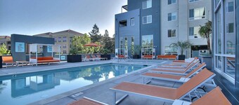 Modern 1BR Urban Flat- Top Silicon Valley Building