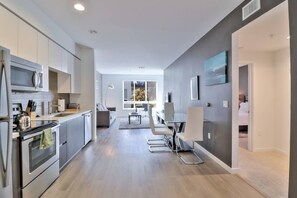 1 bedroom, iron/ironing board, free WiFi, bed sheets - Modern 1BR Urban Flat in San Jose With Pool + Gym! (San Jose)