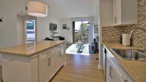 Coffee/tea maker, oven, stovetop, dishwasher - Clean 1BR Urban Flat w/ Balcony in #siliconvalley (San Jose)