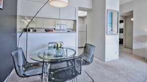 Unclassified image, 5 of 17, button - DT Palo Alto Urban Flat - 1BR w/ Gym + Pool & More (Palo Alto)