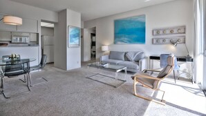 Unclassified image, 3 of 17, button - DT Palo Alto Urban Flat - 1BR w/ Gym + Pool & More (Palo Alto)