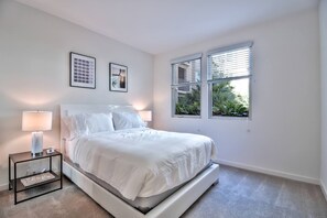 2 多间卧室、熨斗/熨衣板、免费 WiFi、床单