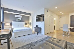 Iron/ironing board, WiFi, bed sheets - Charming + Clean Urban Flat in @sanmateo w/ Pool (San Mateo)