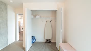 1 kamar tidur, setrika/meja setrika, Wi-Fi, dan seprai linen