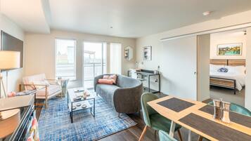 TV dan peralatan stereo