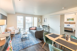 TV, stereo - Prime Bellevue 1BR w/ Skyline Views - Brand New!! (Bellevue)