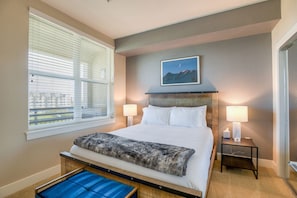 3 habitaciones, tabla de planchar con plancha, wifi y ropa de cama 