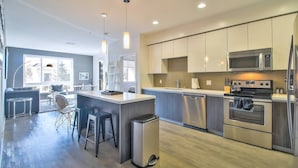 Coffee/tea maker, oven, stovetop, dishwasher