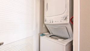 Laundry - Pristine Urban Flat w/ Wifi + Pool + Gym & More! (Mountain View)