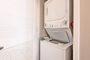 Laundry - Pristine Urban Flat w/ Wifi + Pool + Gym & More! (Mountain View)