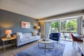 Living room - Urban Flat @ Sunnyvale (Sunnyvale)