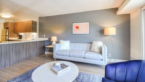 1 bedroom, iron/ironing board, WiFi, bed sheets - Urban Flat @ Sunnyvale (Sunnyvale)